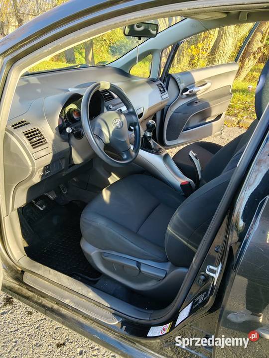 TOYOTA AURIS 14 BENZYNA Prudnik