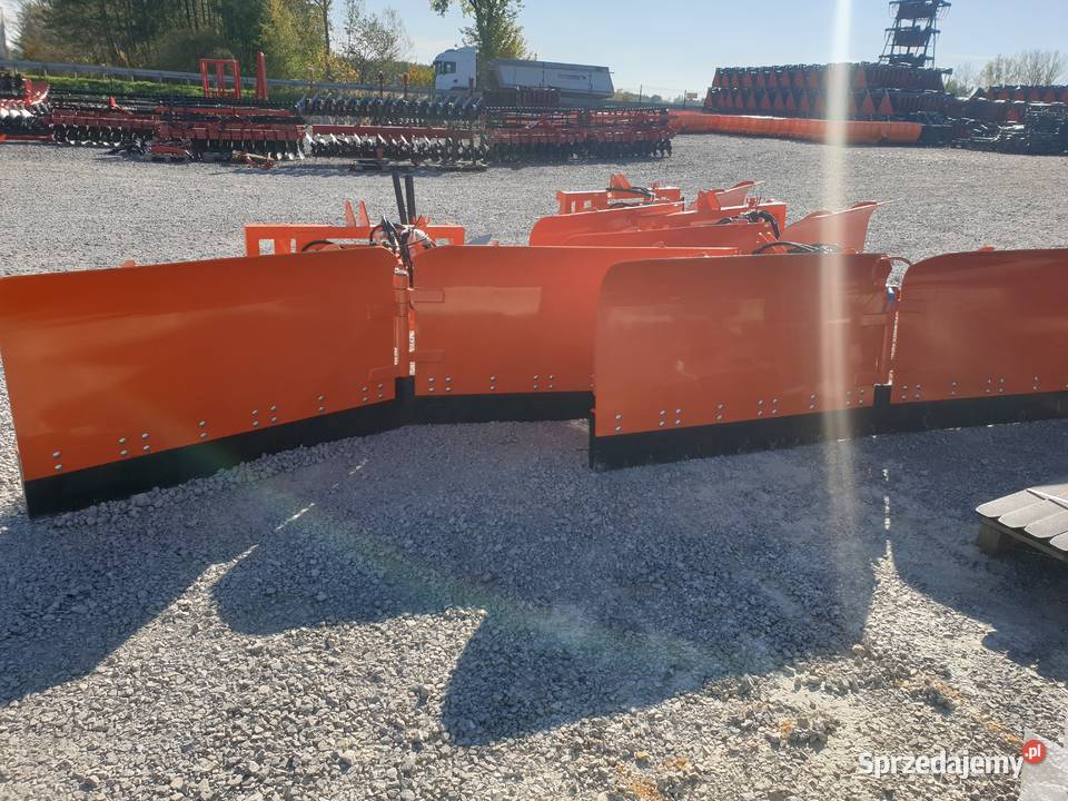 Duży mocny pług do tura tuza strzałka Metal