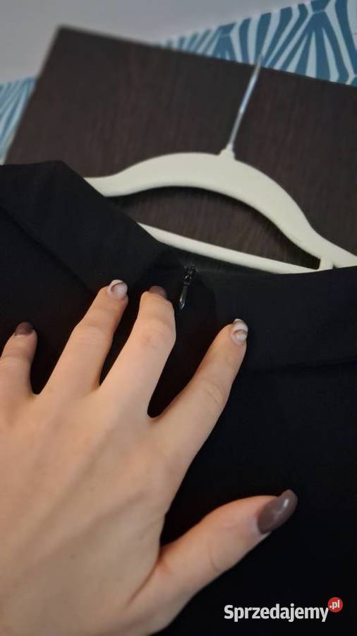 Elegancki Czarny Kombinezon Damski ze Złotymi Rozmiar 34(XS) Pozostałe małopolskie Poręba Górna