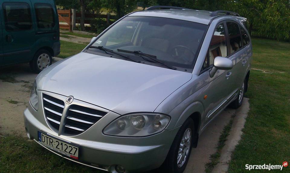 Ssangyong Rodius wygodnie przewiezie 7 osobób z