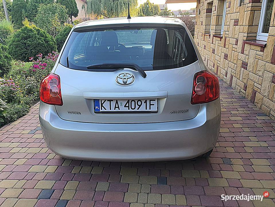 TOYOTA AURIS 2008 14 BENZYNA złoty Auris Łęg Tarnowski