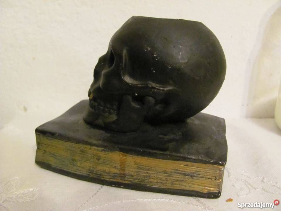 świecznik iluminati czacha i księga tajemnic NWO