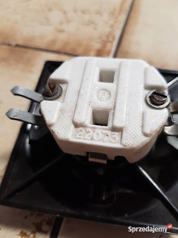 NoweLoftz epokiBakelitowe gniazdo z uziemieniem Barlinek