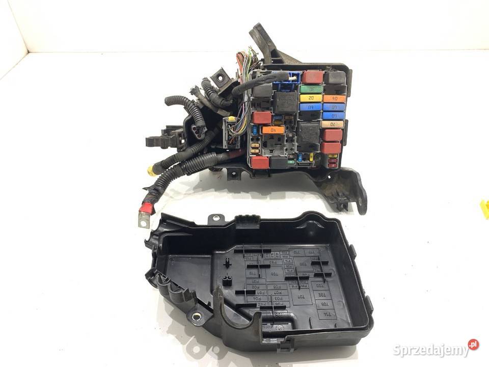 SKRZYNKA BEZPIECZNIKÓW ALFA GIULIETTA Hatchback osobowe