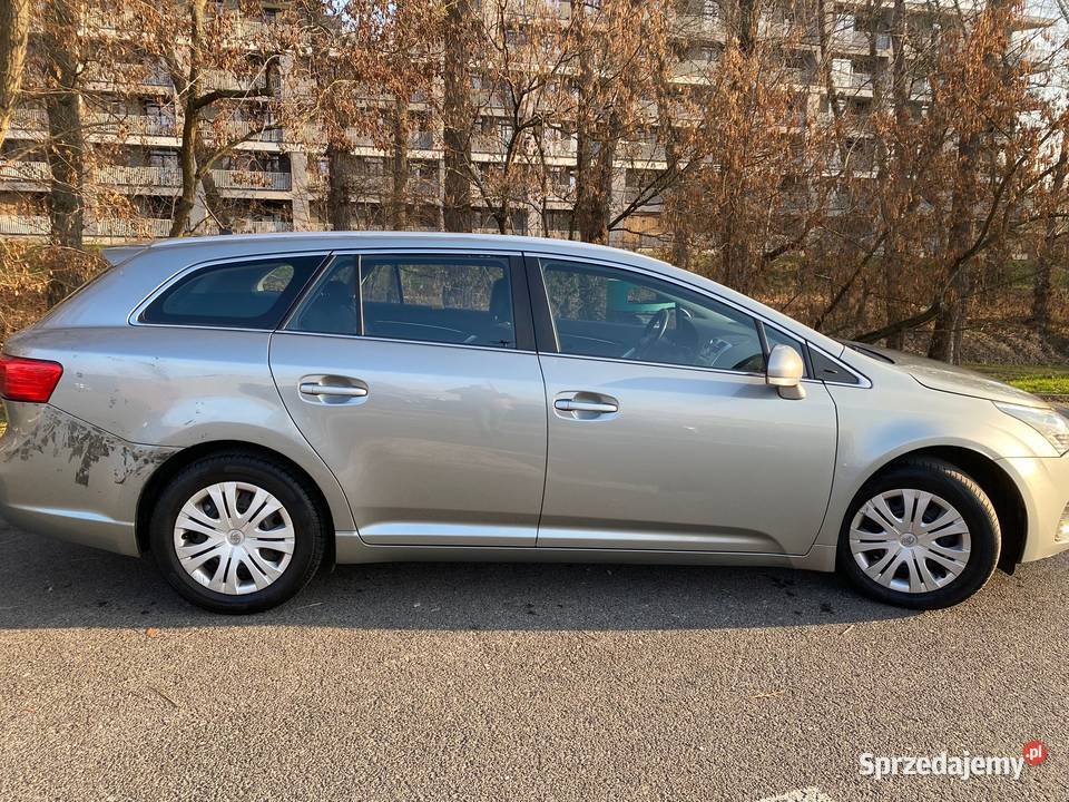 Toyota Avensis 20 D4D kombi 2013 Rok produkcji 2013 Warszawa