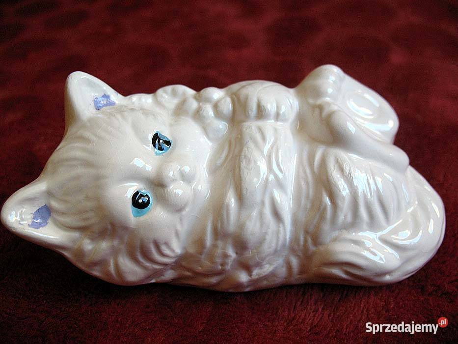 Kot młody kociak leżący porcelana 5 x 10 x 5