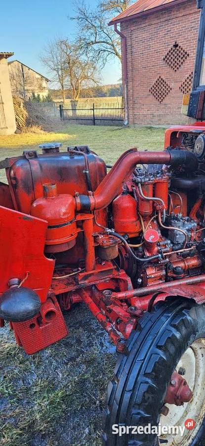 Ciągnik rolniczy Wladimirec T25 z pługiem Władimirec łódzkie
