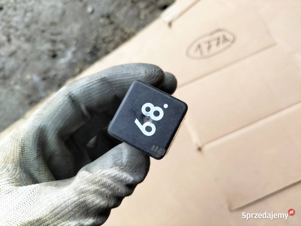 PRZEKAŹNIK 68 811919098B osobowe Kamień-Kolonia sprzedam