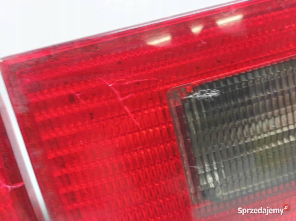 LAMPA TYŁ KOMPLET W KLAPĘ EU 964540 VW