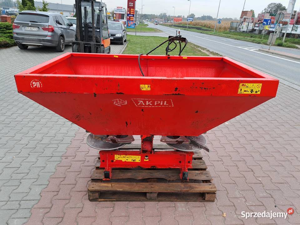 Rozsiewacz nawozów 2 tarczowy Akpil 600L Proszowice