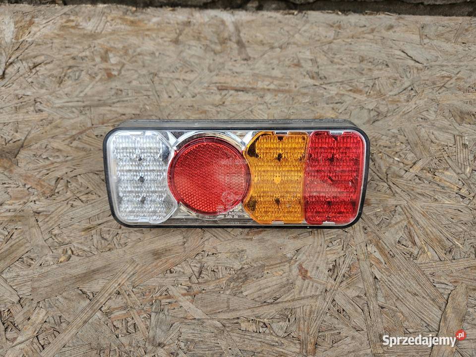 LAMPA TYLNA PRAWA ZESPOLONA LED WAŚ W66P Międzychód sprzedam