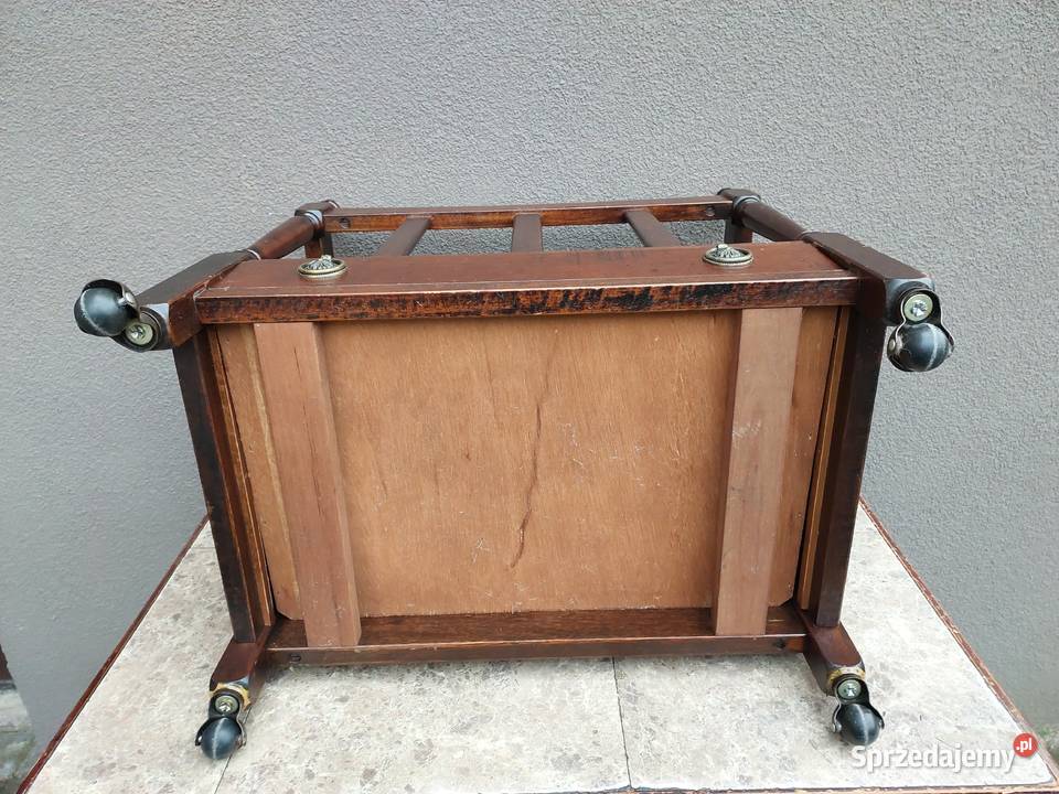 Stary stojak na czasopisma gazetnik stylizowany