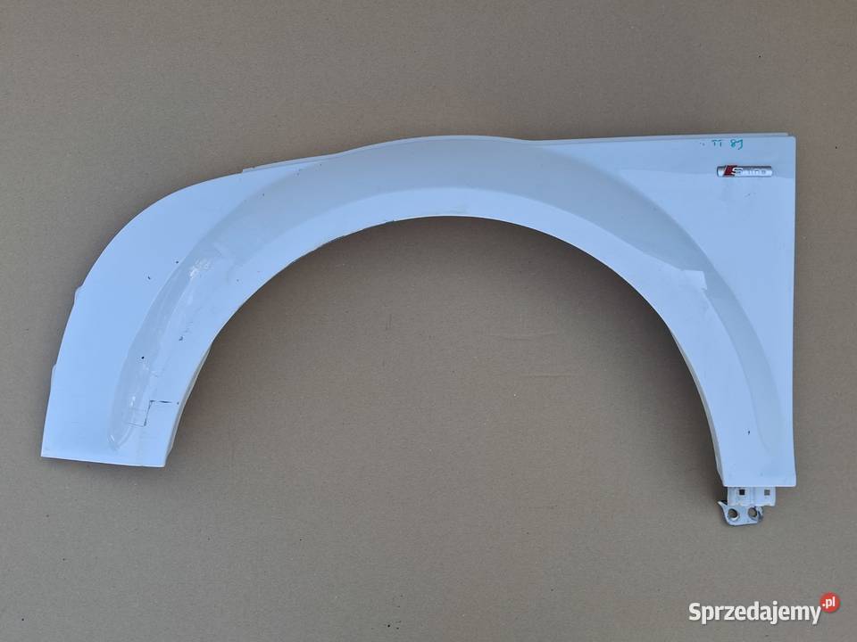 AUDI TT 8J BŁOTNIK LEWY PRZÓD PRZEDNI EMBLEMAT Bieleń