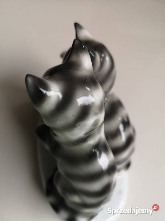 Figurka porcelanowa Bawiące się kotki Toruń