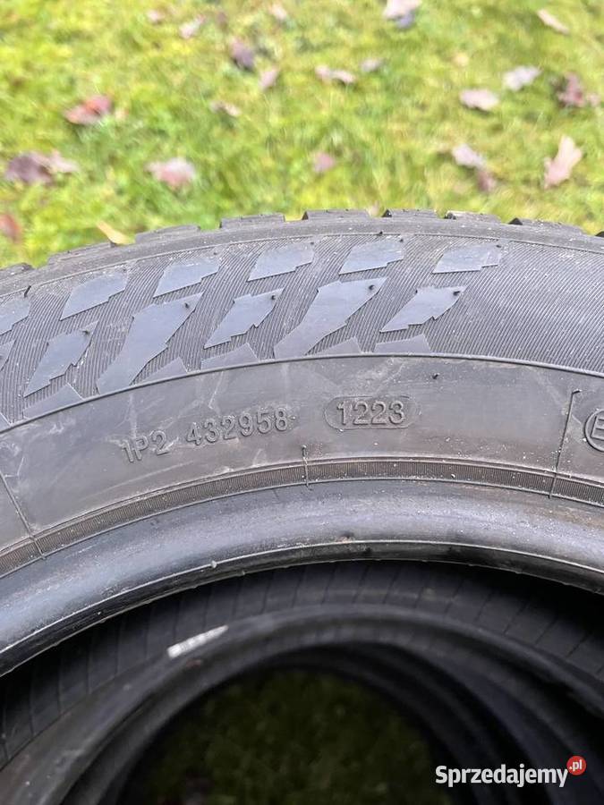 Komplet opon zimowych Nokian Snowproof 18565 R15