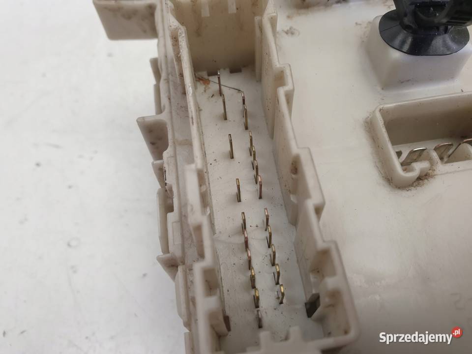 Toyota RAV4 II 20 d4d SKRZYNKA BEZPIECZNIKÓW lubelskie Rudka