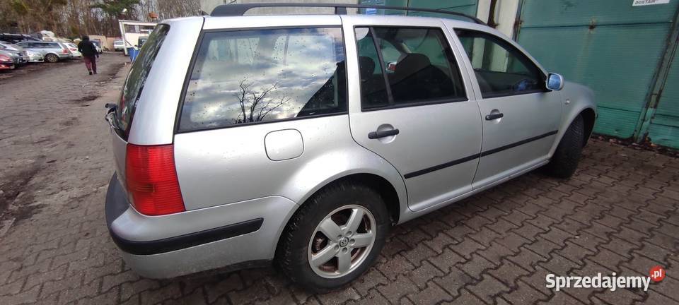 Srebrny volkswagen golf kombi 14 2001 1390cm3 Olsztyn