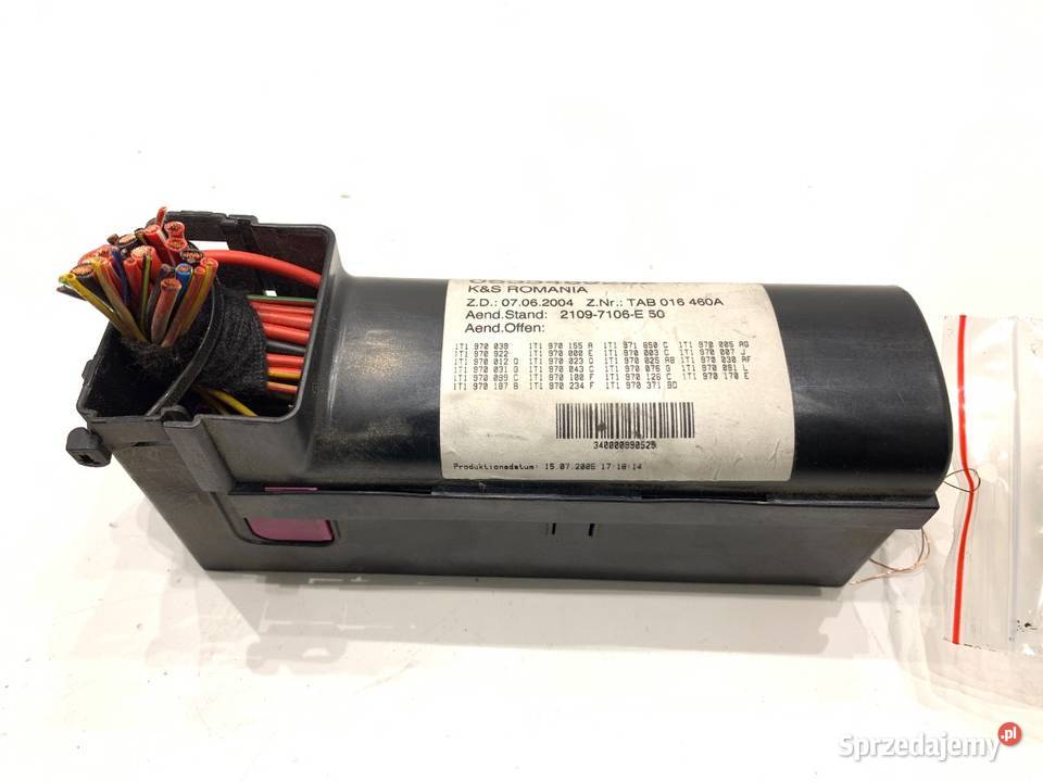 SKRZYNKA BEZPIECZNIKÓW VW TOURAN Hatchback 0310 sprzedam