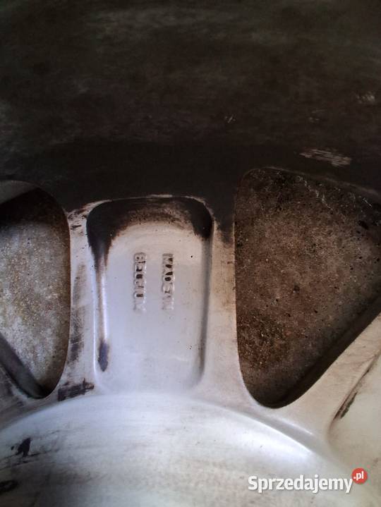 Felgi aluminiowe Nissan R16x7J ET40 z oponami Samochodowe