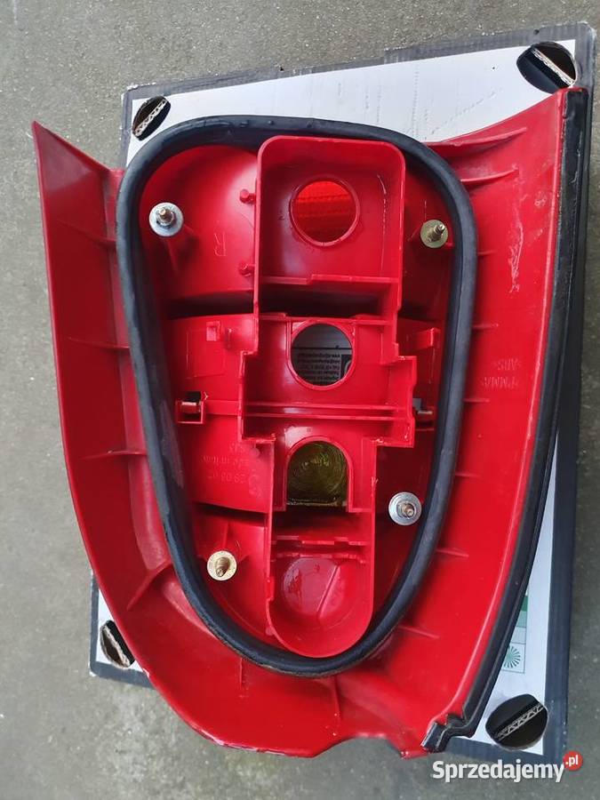 Lampa prawa klosz audi a4 b5 kombi Lampy tylne Kołobrzeg