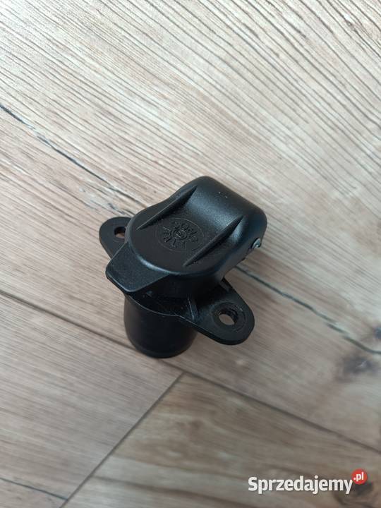 Gniazdo elektryczne 3 pinowe Cobo 22725036100