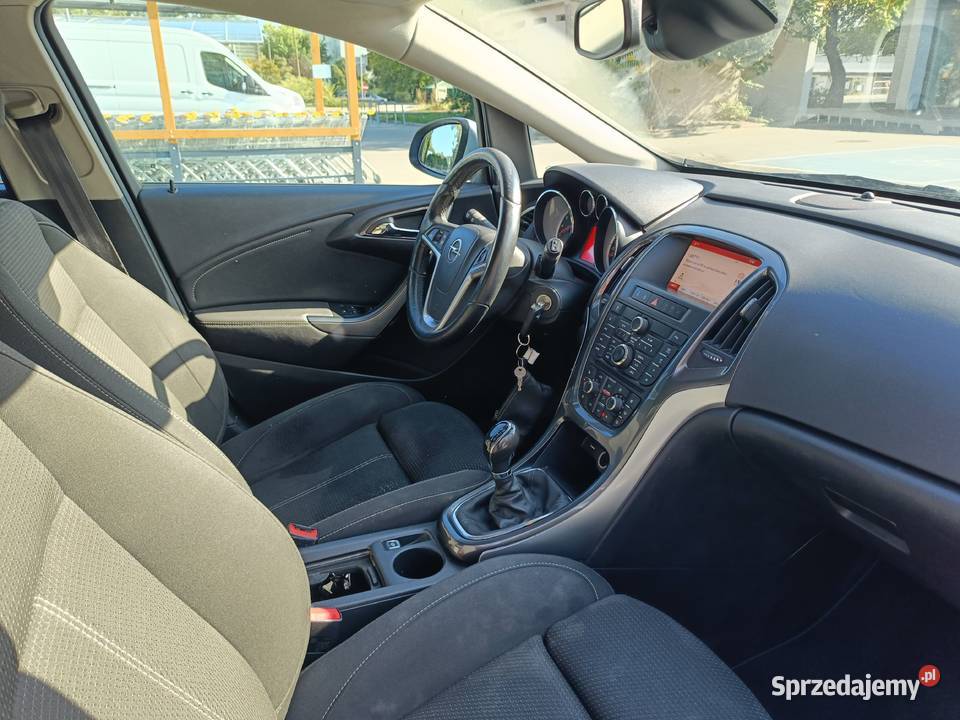 Opel Astra bogato wyposażona Poznań