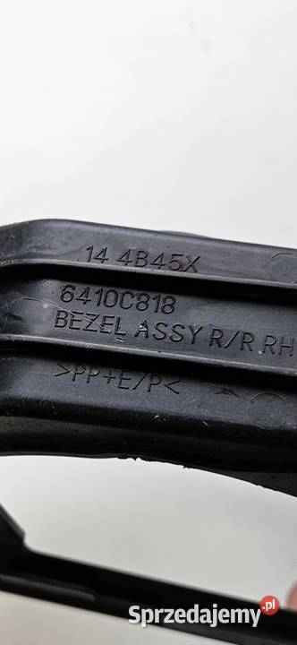 MITSUBISHI OUTLANDER III RAMKA HALOGENU PRAWA osobowe Pozostałe Międzychód sprzedam