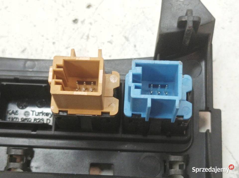 SCHOWEK GNIAZDO USB AUX 12V 5C 5G0035222E VW