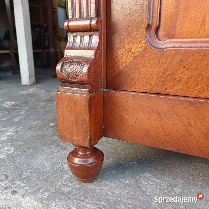 Zabytkowa Bieliźniarka w stylu Eklektycznym