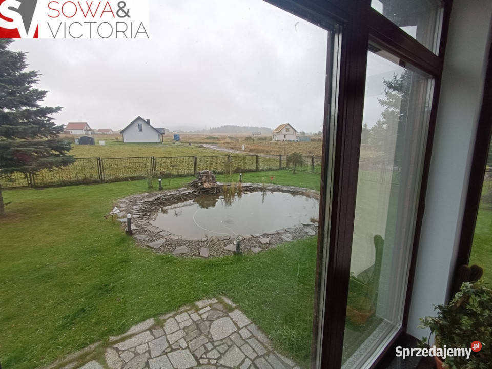 Dom w zielonej okolicy odsunięty drogi głównej Sprzedaż
