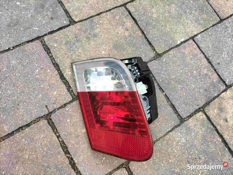 Lampa tylna w klape lewej stronie z panelem Poręba