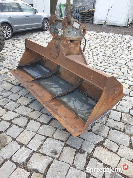 Łyżka skarpowa skarpówka obrotowa z silnikem