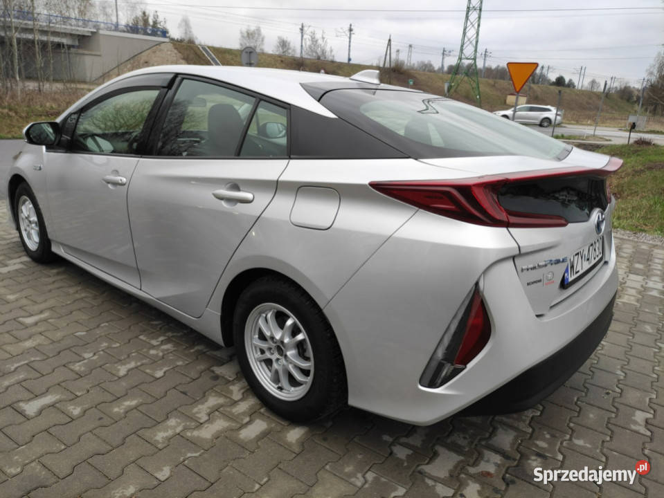 Toyota Prius 44 V 2023 światła LED Stare Budy