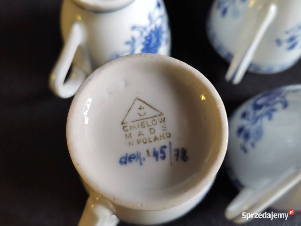 Stare filiżanki i mlecznik serwis Feston