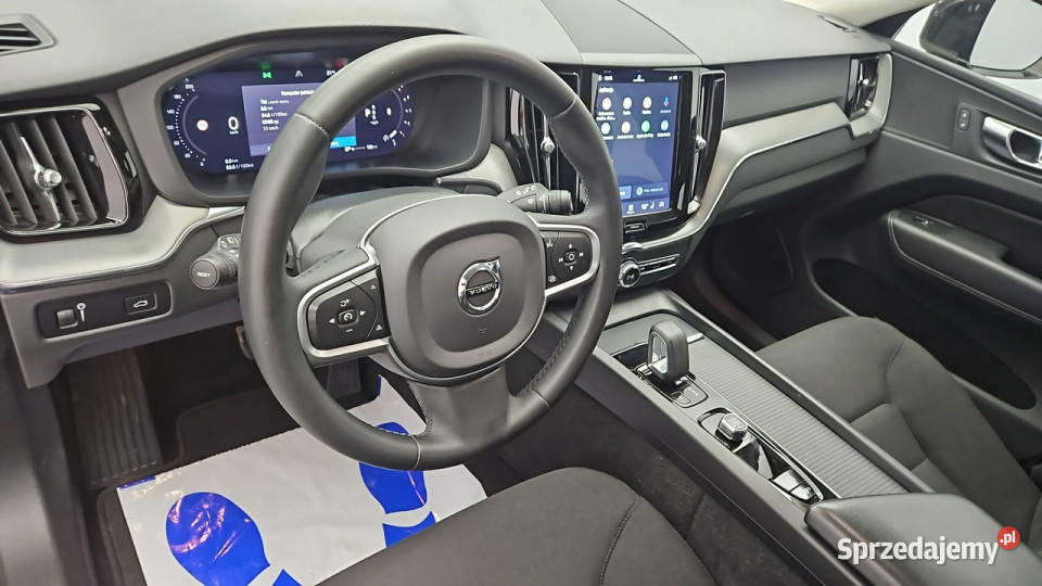 Volvo XC 60 B4 D Core aut Z Polskiego Salonu czarny sprzedam