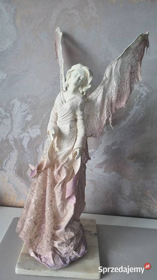 Anioł w kolorach ecru i różu Zamość