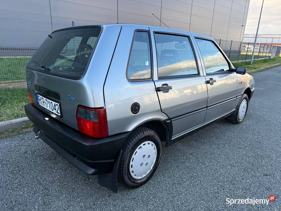 Fiat Uno 14 ieS 70 Doinwestowany Garażowany CD sprzedam