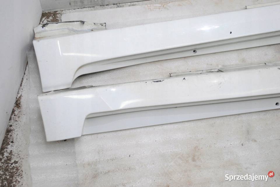 LISTWY PROGOWE TOYOTA AVENSIS T27 LIFT KOMBI osobowe