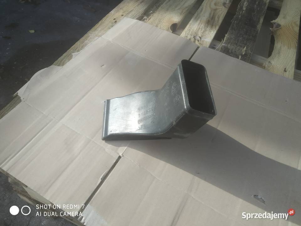 WLOT POWIETRZA PRAWY 7033704 BMW E60 E61 Karoseria Tarnów