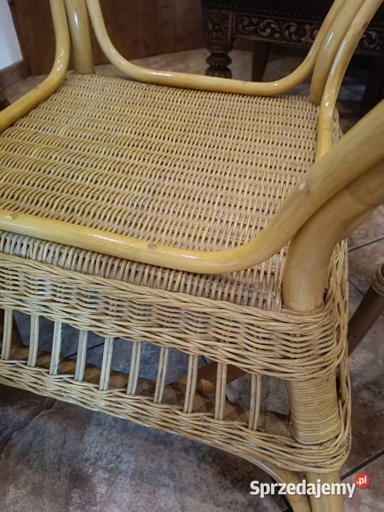 Stół ratanowy duży ze szklanym blatem sprzedam