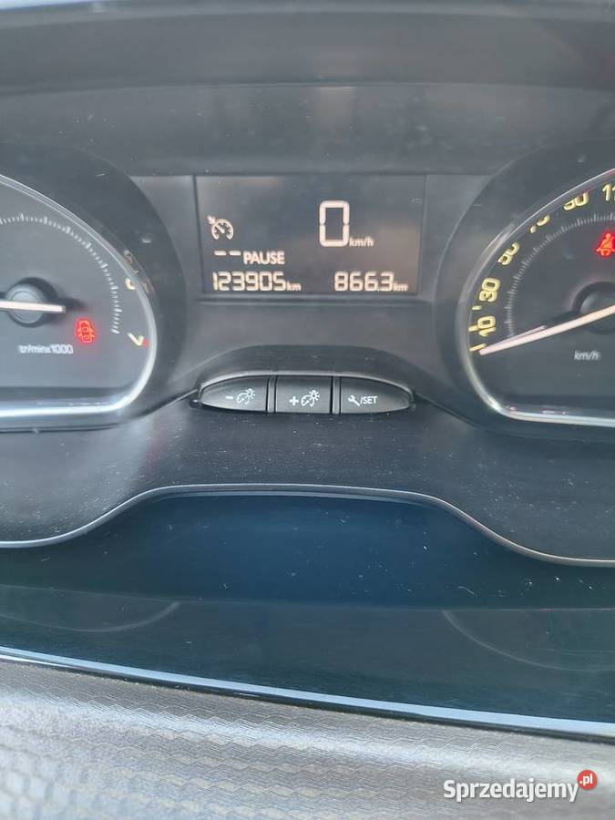 Peugeot 2008 12 benzyna 2013r Historia CEPiK radio