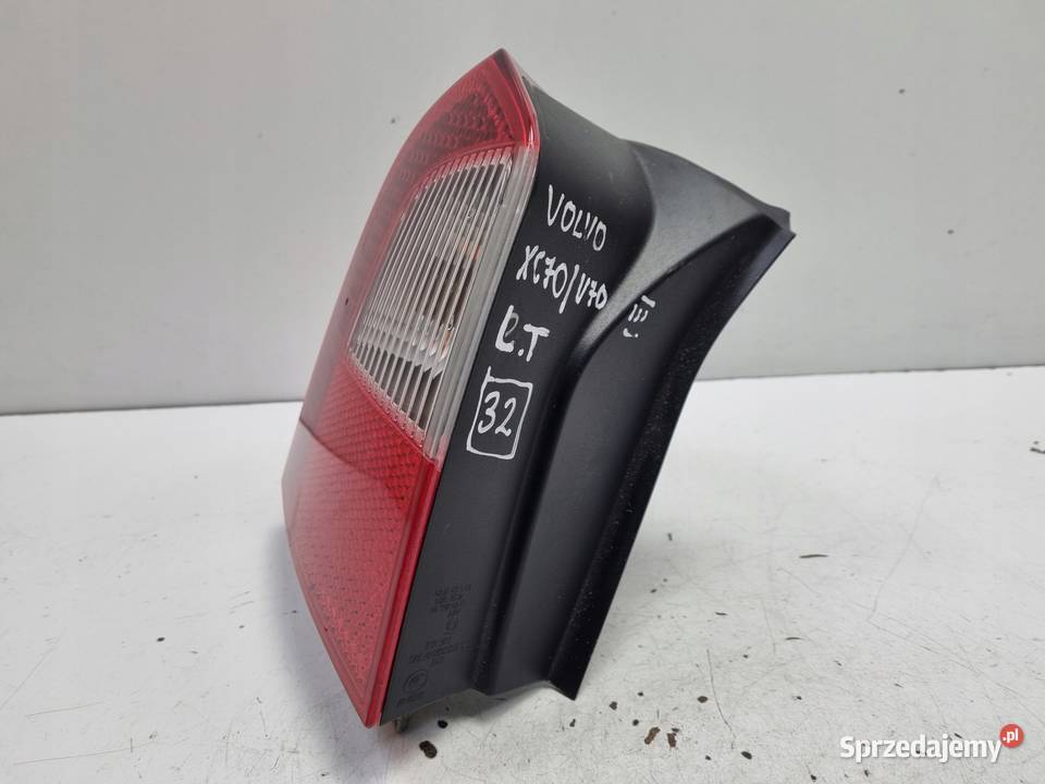 Volvo V70 III XC70 TYLNIA TYLNA LAMPA LEWA lewy osobowe Janów sprzedam