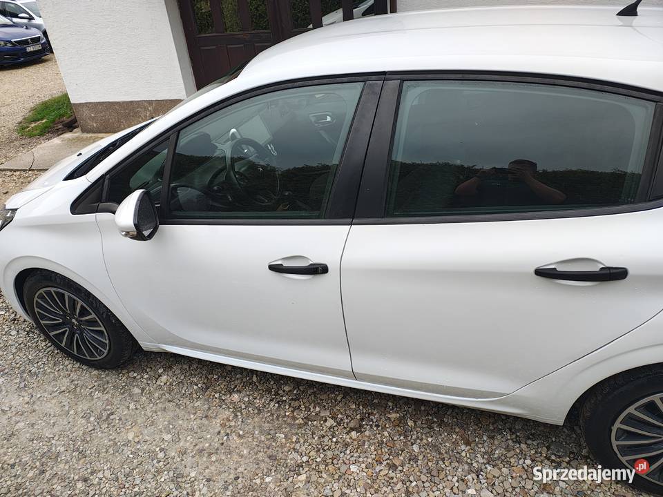 Peugeot 208 manualna Morawica