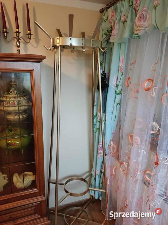 olbrzymi wieszak na ubrania