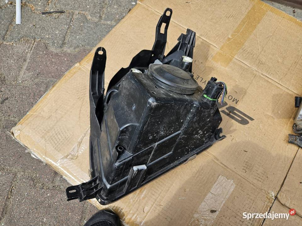 LAMPA PRAWA PRZEDNIA PRZÓD FORD FUSION LIFT