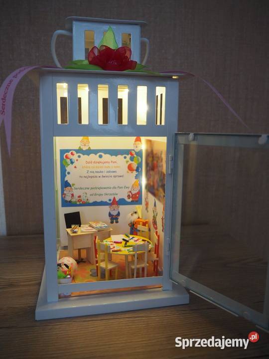 Lampion z miniaturową klasą nauczyciela handmade