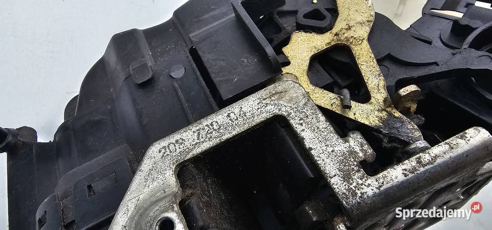 Zamek drzwi prawy przód mercedes w208 2087200435