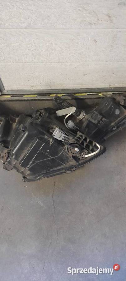 LAMPA REFLEKTOR PRAWY TOYOTA AVENSIS T27 LED osobowe Dobiegniew