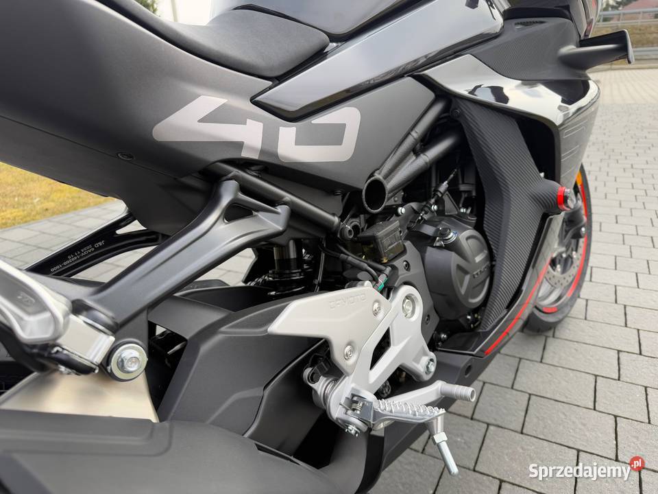 NOWOŚĆ NA RYNKU NA ROCZNIK 2025 MOTOCYKL CFMOTO czarny