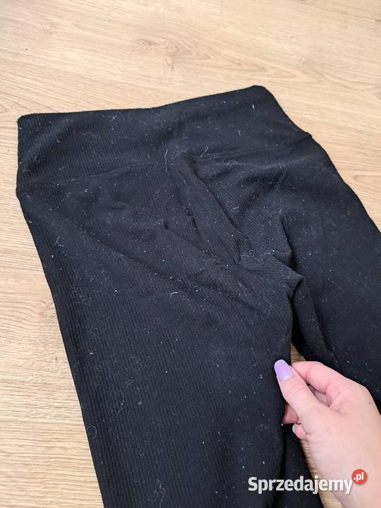 Czarne legginsy prążkowane z wysokim stanem Trąbki Wielkie sprzedam
